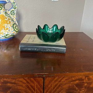 Vintage Mid-Century Blenko Glass Clover Green 8 Petal Bowl 5.5"